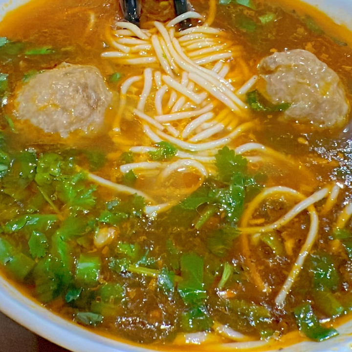Bun Bo Hue - Spicy Lemongrass Beef Noodle Soup